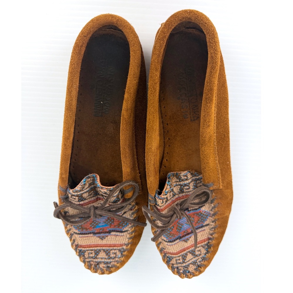 Minnetonka Brown Suede Southwestern Pattern Moccasin Slippers Womens Tie Shoes